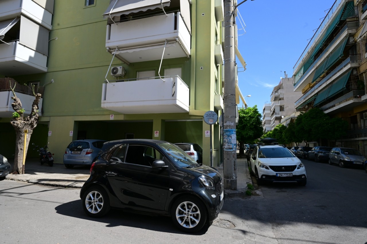 Πιλοτές πολυκατοικιών: Ποιος έχει δικαίωμα στάθμευσης και ποιες είναι οι νέες ρυθμίσεις
