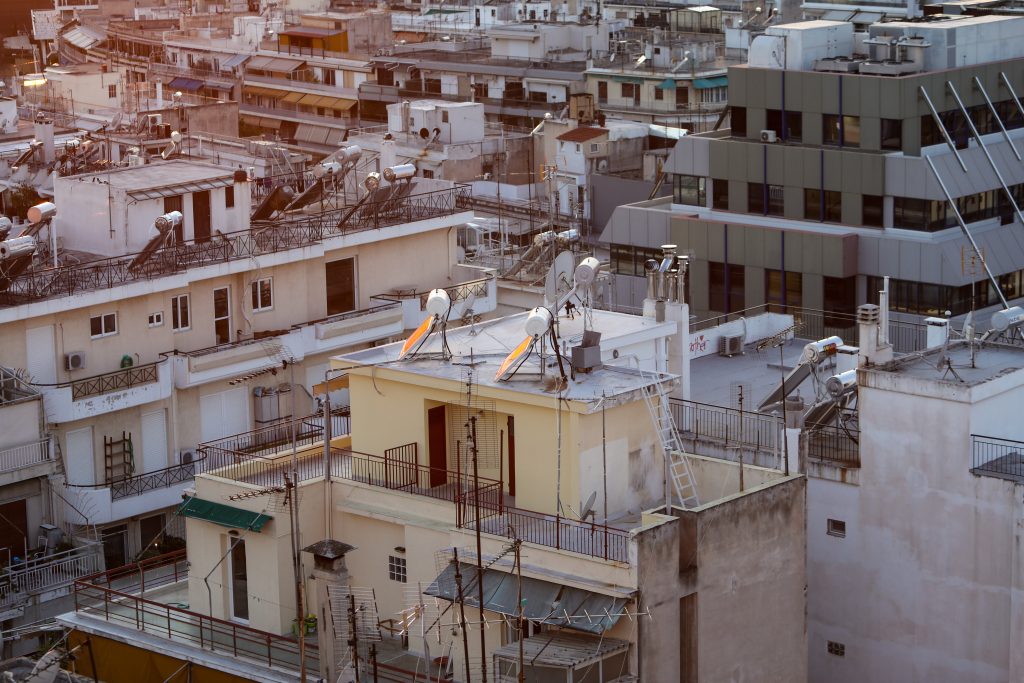 Υποχρεωτική η ενεργειακή ταυτότητα κτιρίου – Πώς μπορεί να χαθεί η αξία των ακινήτων και τι μπορούν να κάνουν οι ιδιοκτήτες